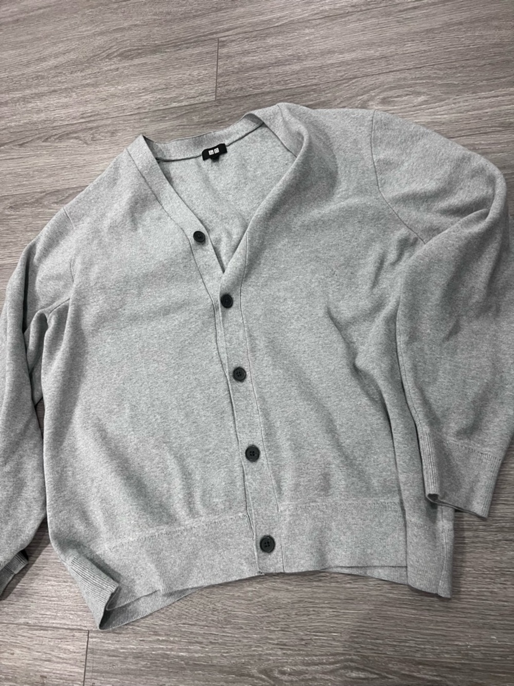 Uniqlo Gray Men’s V-Neck Button Cardigan Sweater L